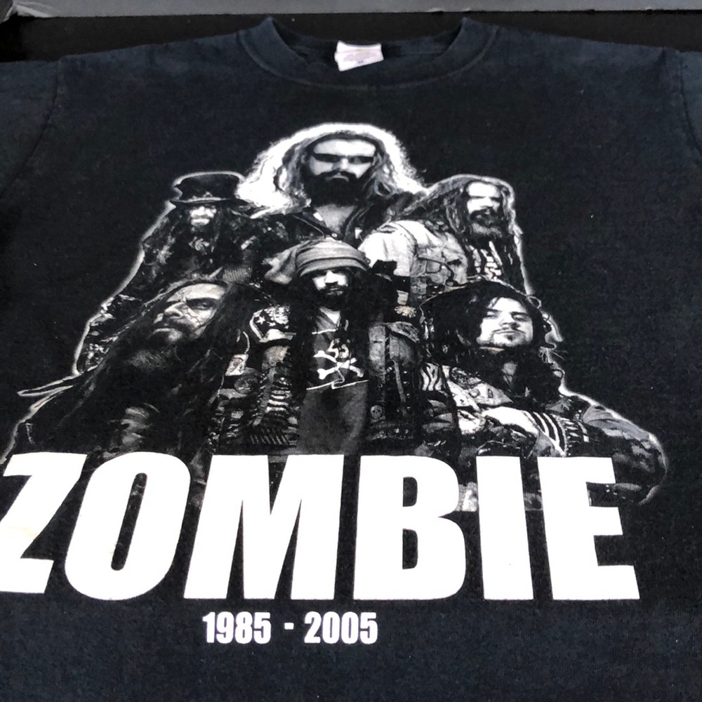 Men’s M Zombie 20 year tour shirt